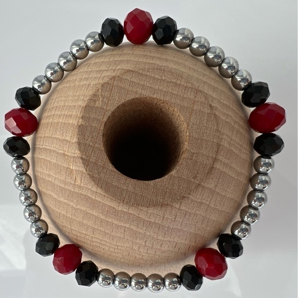 RED black & silver stretch beaded bracelet - Picture 2 of 13